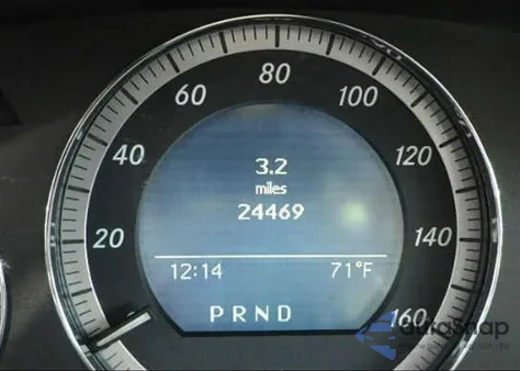 2009 Mercedes-Benz C300 z USA, uszkodzony, nr VIN WDDGF54X29F228633